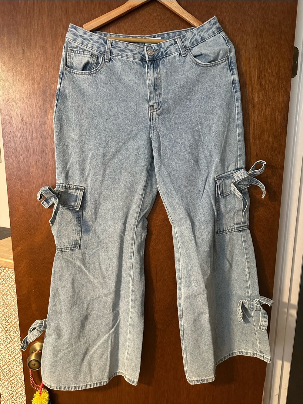 FOREVER 21 Cargo Bow Jeans
